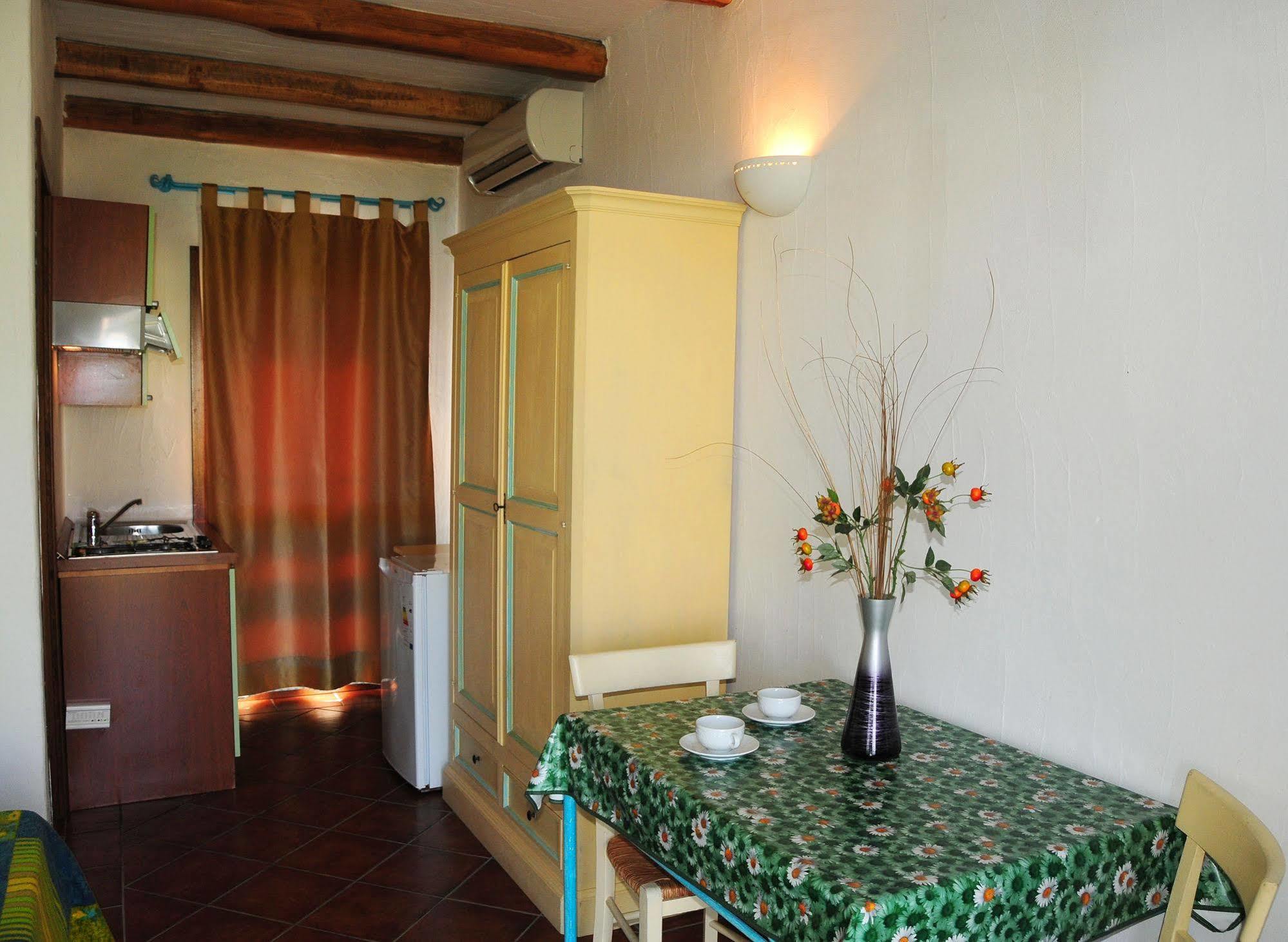 Aparthotel Le Tre Querce San Teodoro  Exterior foto