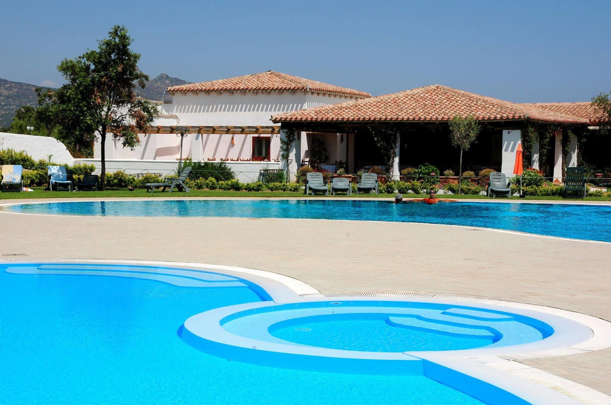 Aparthotel Le Tre Querce San Teodoro  Exterior foto