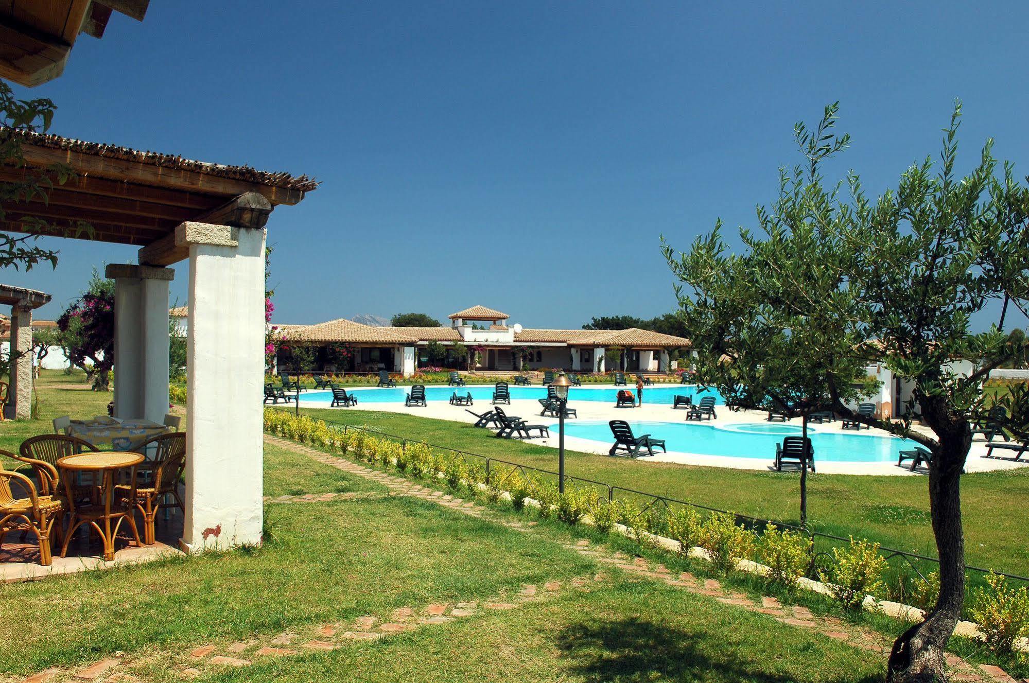 Aparthotel Le Tre Querce San Teodoro  Exterior foto