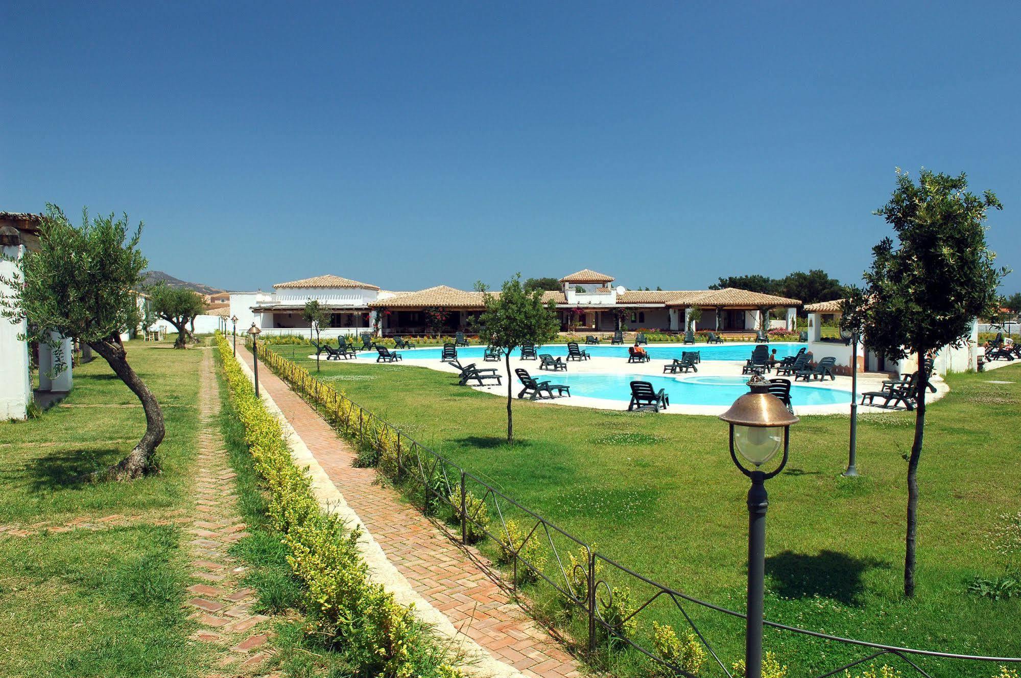 Aparthotel Le Tre Querce San Teodoro  Exterior foto